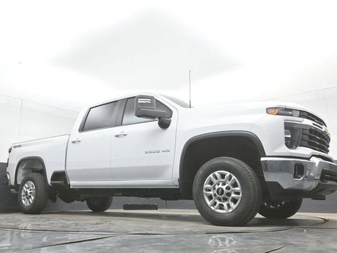 New 2026 Chevrolet Silverado 2500 LT w/ Leather Package AWD/4WD image 40