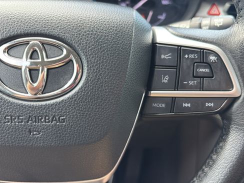 Used 2021 Toyota Sienna XLE FWD image 15