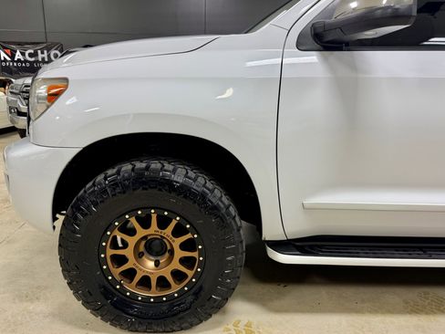 Used 2010 Toyota Sequoia Limited AWD/4WD image 12