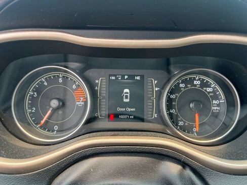 Used 2016 Jeep Cherokee Latitude w/ Cold Weather Group AWD/4WD image 19