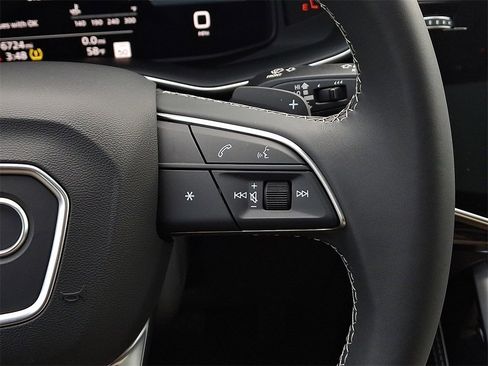 Certified 2025 Audi Q8 Premium Plus image 24