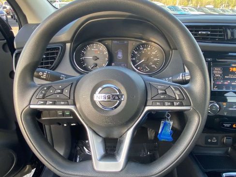 Used 2021 Nissan Rogue Sport S image 18