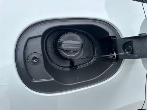 Used 2026 Porsche Macan AWD/4WD image 40