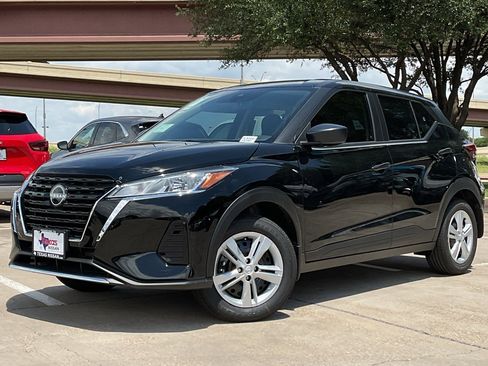 New 2025 Nissan Kicks Play S image 2