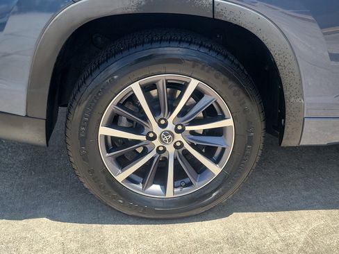 Used 2017 Toyota Highlander XLE FWD image 5