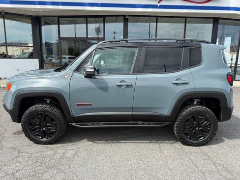 Used 2018 Jeep Renegade Trailhawk w/ Trailer Tow Group AWD/4WD image 4
