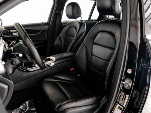 Used 2020 Mercedes-Benz GLC 300 4MATIC image 37