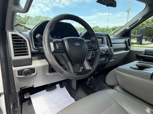 Used 2017 Ford F550 4x4 Regular Cab Super Duty image 57