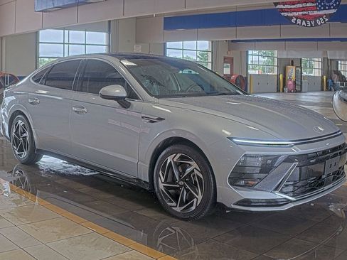 Used 2025 Hyundai Sonata SEL FWD image 1