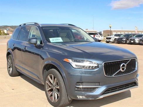 Used 2018 Volvo XC90 T6 Momentum w/ Momentum Plus Package AWD/4WD image 8