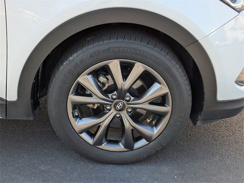 Used 2017 Hyundai Santa Fe Sport image 6