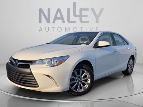 Used 2017 Toyota Camry XLE w/ Moonroof Package FWD image 1
