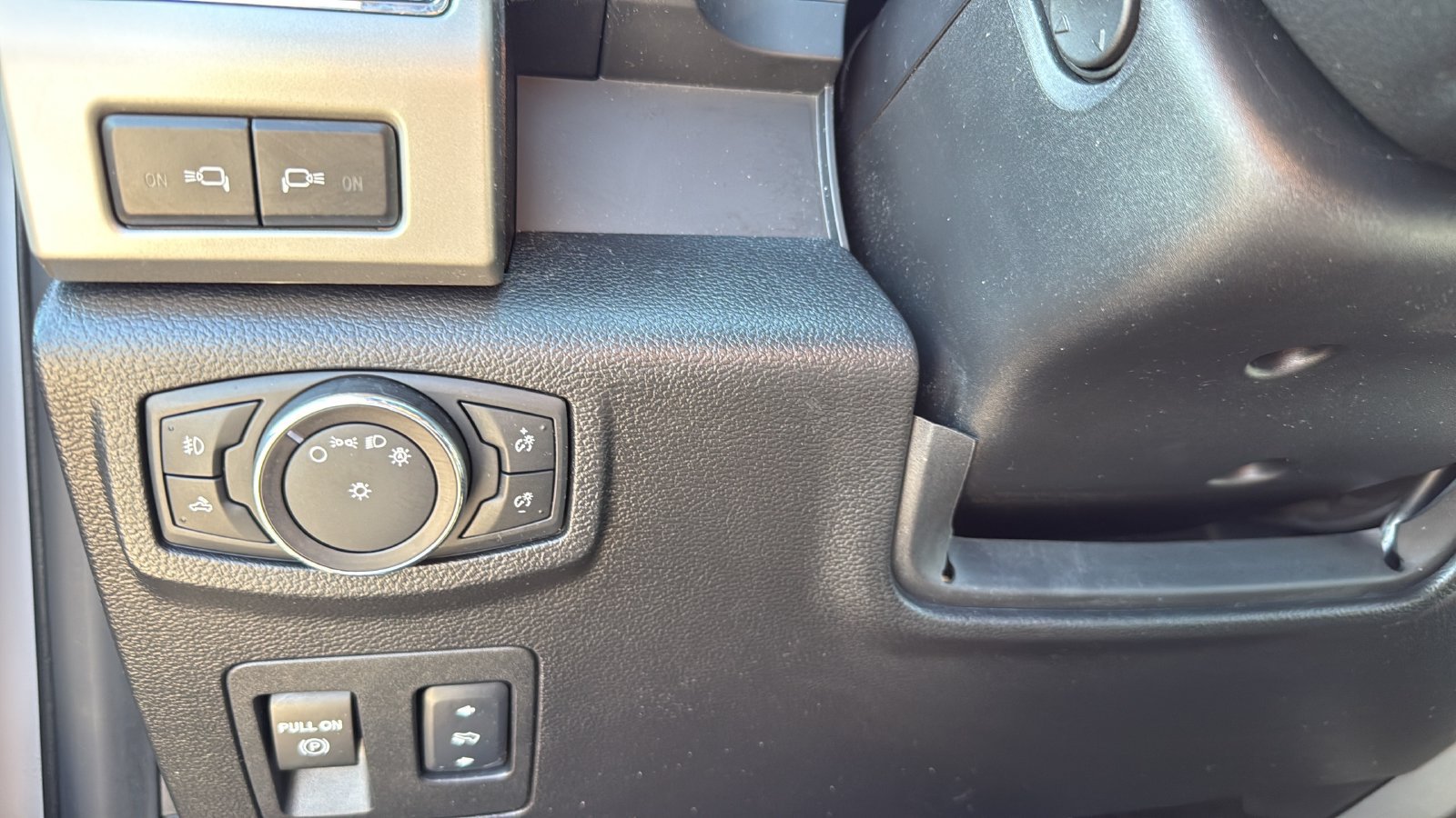 Used 2018 Ford F150 Lariat w/ Equipment Group 502A Luxury AWD/4WD image 14