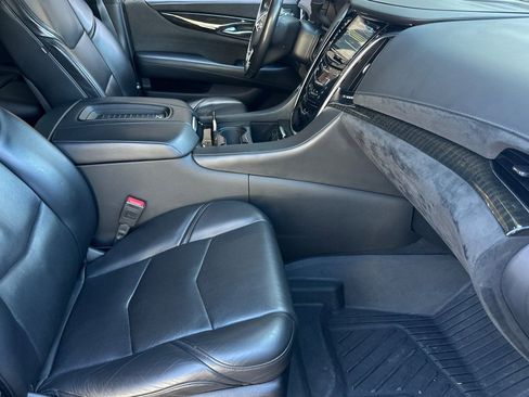Used 2019 Cadillac Escalade ESV Platinum image 18