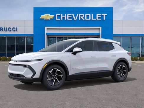 New 2026 Chevrolet Equinox EV LT image 2