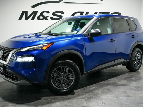 Used 2023 Nissan Rogue S image 2