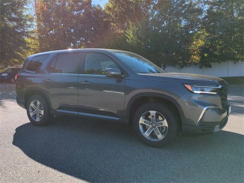 New 2025 Honda Pilot EX-L image 2
