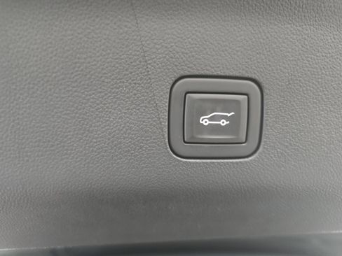 Used 2024 GMC Yukon Denali RWD image 30