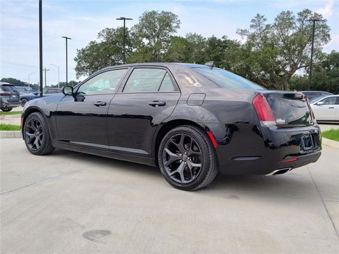 Used 2023 Chrysler 300 Touring w/ Sport Appearance Package image 4