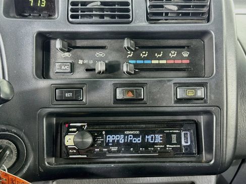 Used 1997 Toyota RAV4 2WD 4-Door w/ Upgrade Pkg w/ Tilt Wheel image 15