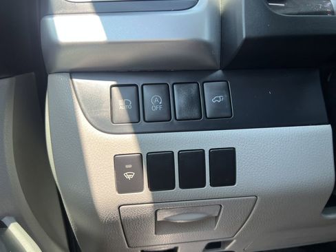 Used 2017 Toyota Highlander LE image 9