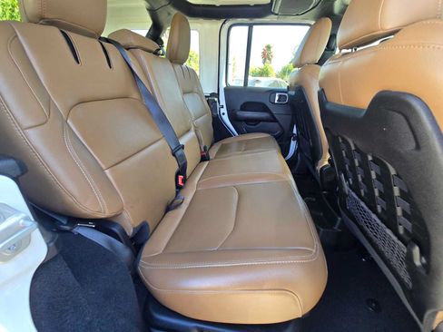 Used 2021 Jeep Wrangler Unlimited Rubicon 4xe w/ Dual Top Group AWD/4WD image 12