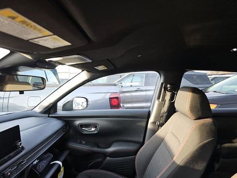 Used 2025 Honda HR-V Sport image 13