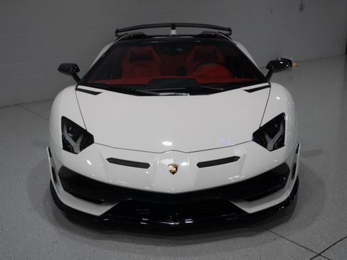 Used 2020 Lamborghini Aventador SVJ AWD/4WD image 29