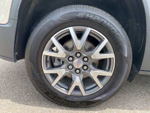 Used 2022 GMC Acadia SLE w/ Driver Convenience Package FWD image 36