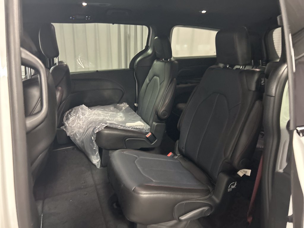 New 2027 Chrysler Pacifica Select FWD image 21