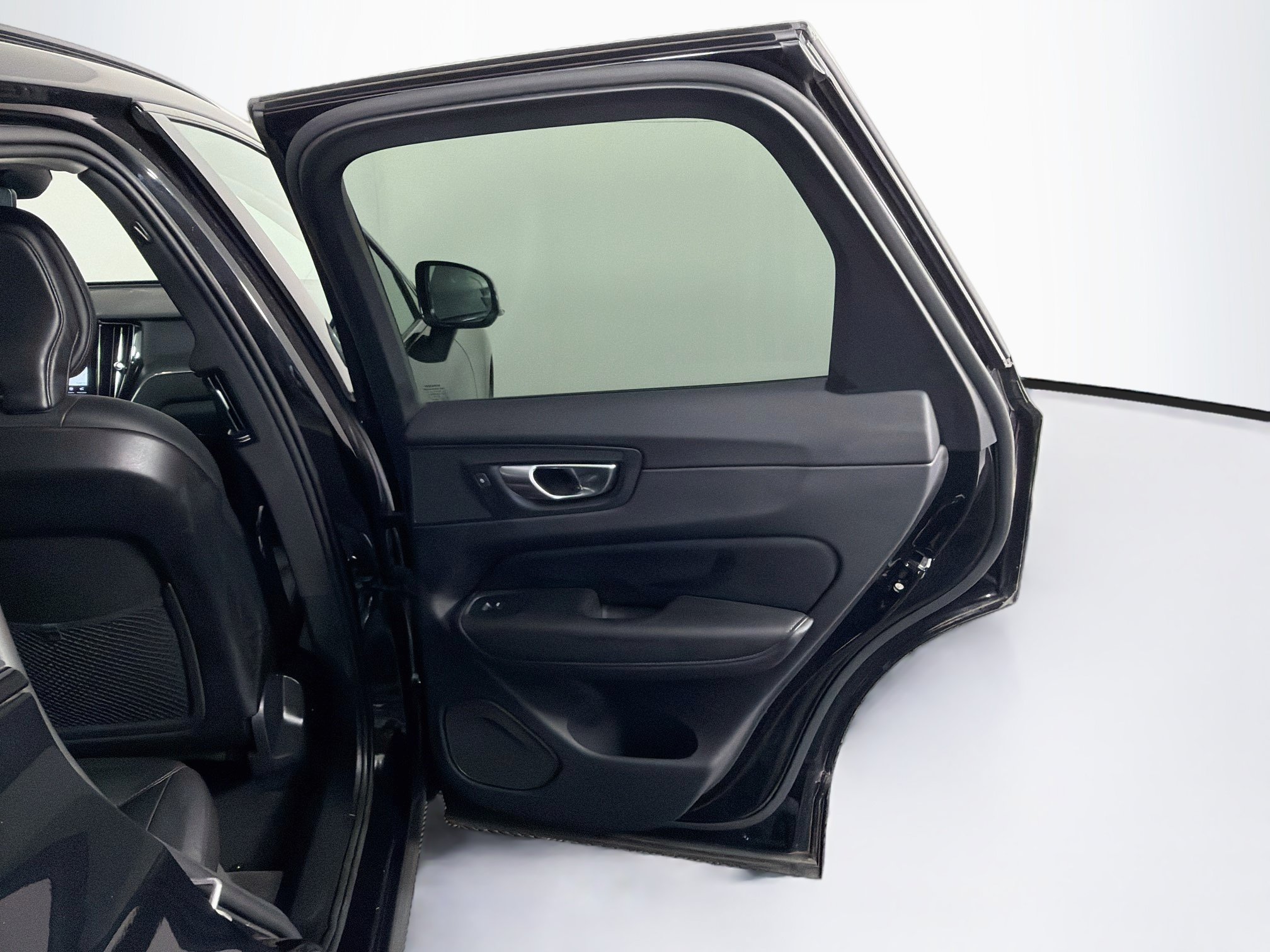 Used 2025 Volvo XC60 B5 Core AWD/4WD image 33