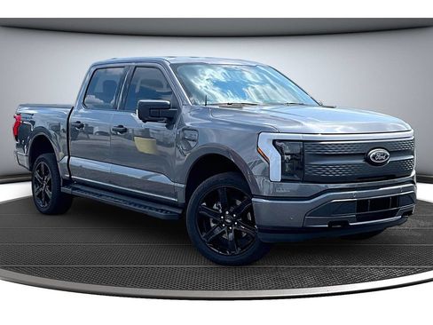 Used 2022 Ford F150 Lightning XLT AWD/4WD image 14