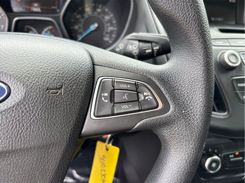Used 2017 Ford Focus SE FWD image 20