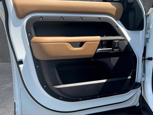 Used 2025 Land Rover Defender 110 V8 image 18