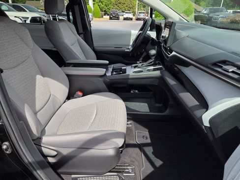 Used 2025 Toyota Sienna LE FWD image 17
