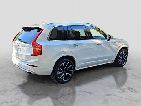 Used 2021 Volvo XC90 T6 Momentum image 5