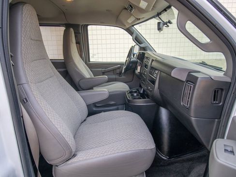 Used 2017 Chevrolet Express 3500 LT w/ LT Preferred Equipment Group image 16