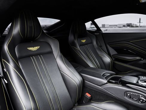 Used 2023 Aston Martin V8 Vantage Coupe RWD image 34