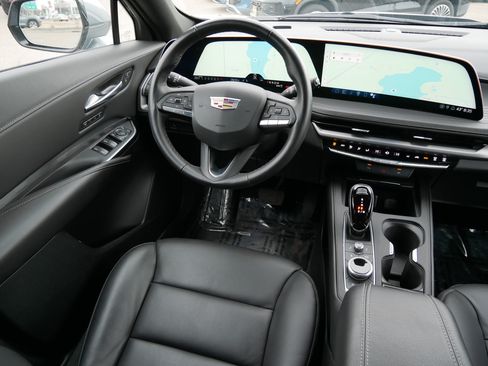 Used 2025 Cadillac XT4 Premium Luxury image 9