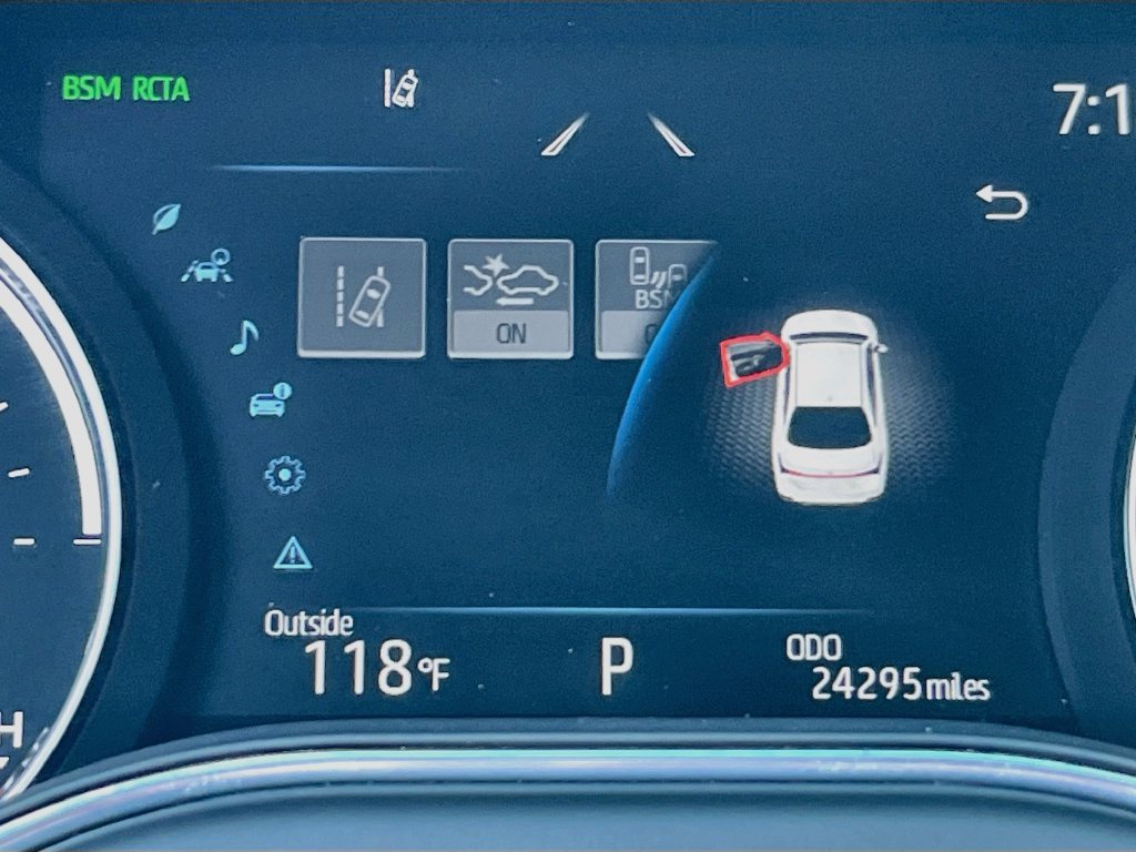 Used 2020 Toyota Avalon XLE w/ Moonroof Package FWD image 12