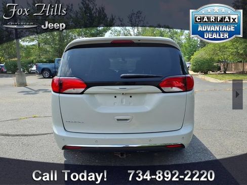 Used 2017 Chrysler Pacifica Touring-L FWD image 7