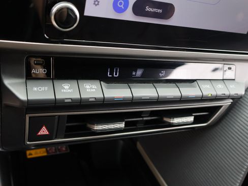 Used 2025 Toyota Camry SE FWD image 27