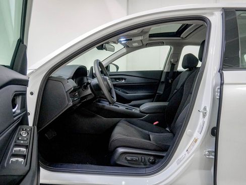 Used 2025 Honda Accord SE image 18