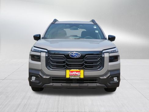 Used 2026 Subaru Outback Premium AWD/4WD image 2