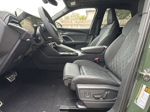 New 2025 Audi SQ5 Prestige image 9