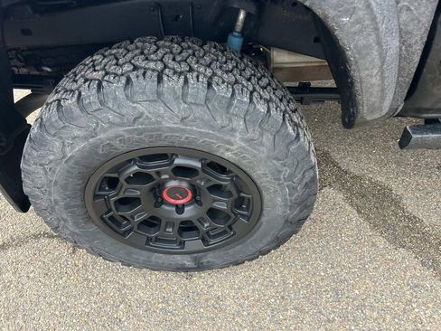 Used 2023 Toyota Tacoma TRD Off-Road w/ Advanced Technology Package image 15