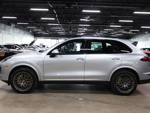 Used 2017 Porsche Cayenne S Platinum image 2