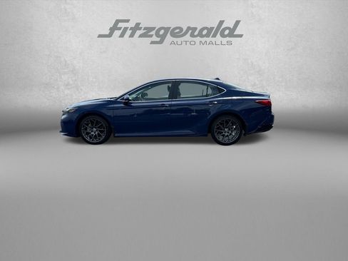 Used 2025 Toyota Camry XLE FWD image 5