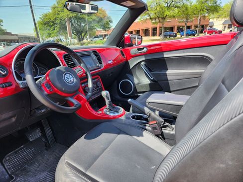 Used 2018 Volkswagen Beetle 2.0T S image 10