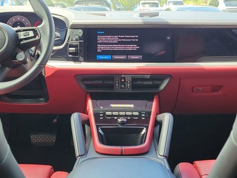 Certified 2025 Porsche Cayenne AWD/4WD image 22
